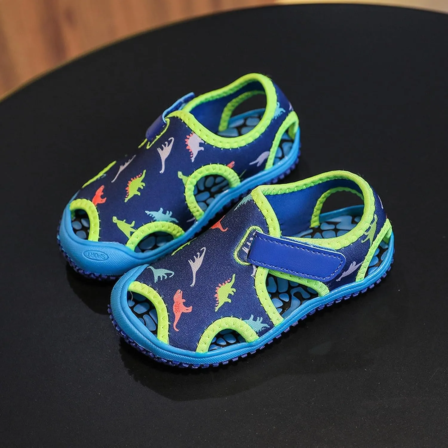 Boys Beach Water Shoes Toe Wraping Soft Sole Sandals for Kids Rainbow Dinosaur Slippers with Hook & Loop Sport Shoes