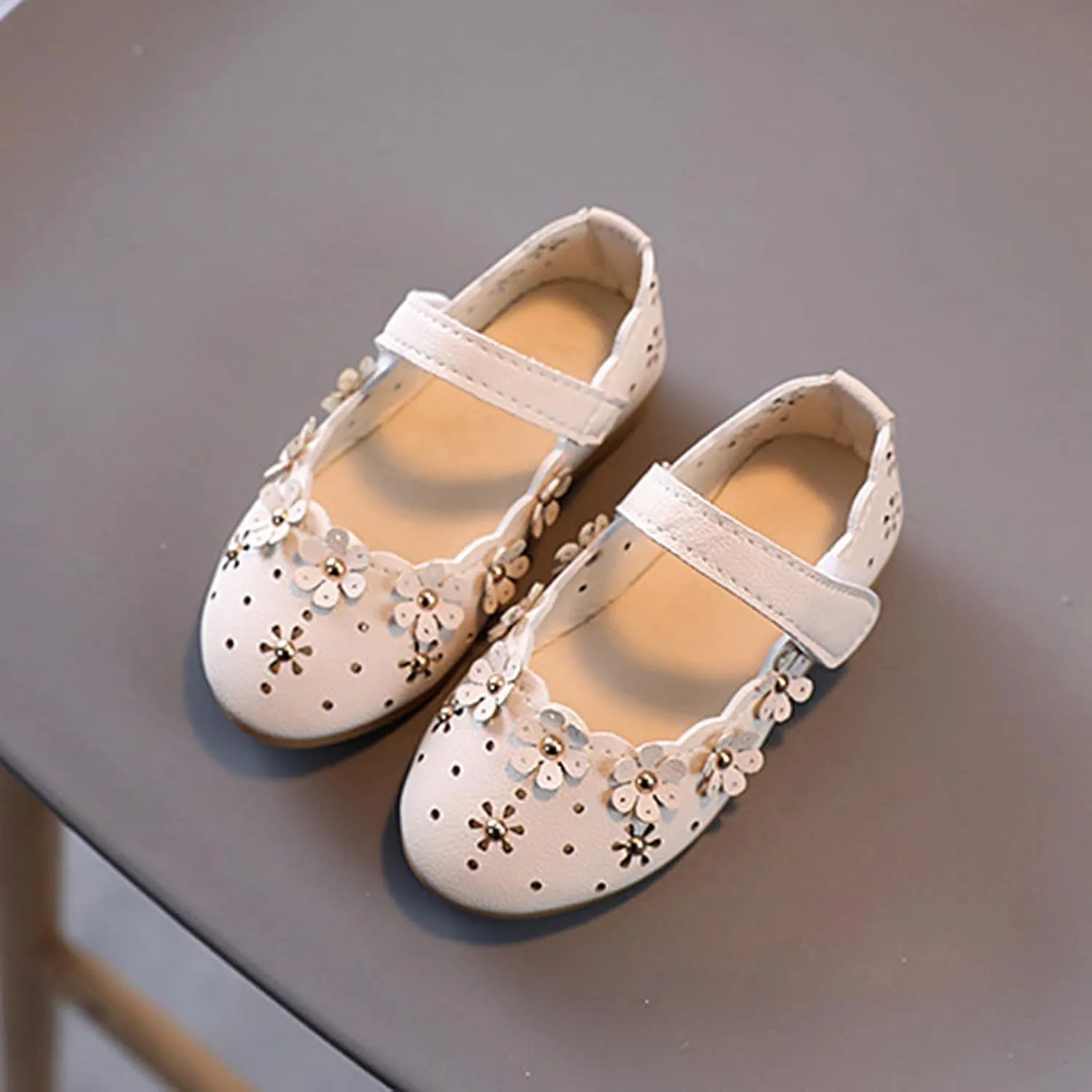 Children Flat Sole Foot Warmer Girls Princess Shoes Flower Shoes Hollow Flower Shoes Soft Sole Princess Sandals