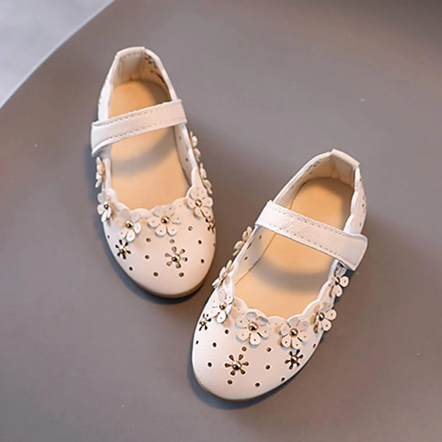 Children Flat Sole Foot Warmer Girls Princess Shoes Flower Shoes Hollow Flower Shoes Soft Sole Princess Sandals