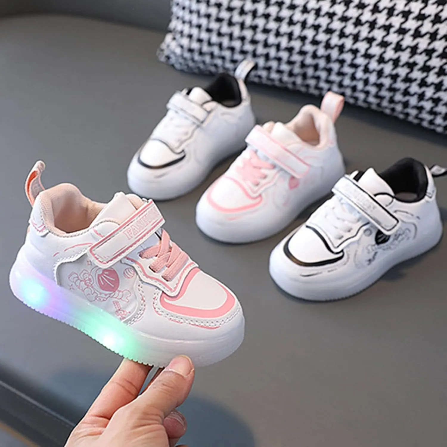 Children LED Lighting Casual Shoes Students White Pink Cute Soft Sole Sport Sneakers for Toddler
