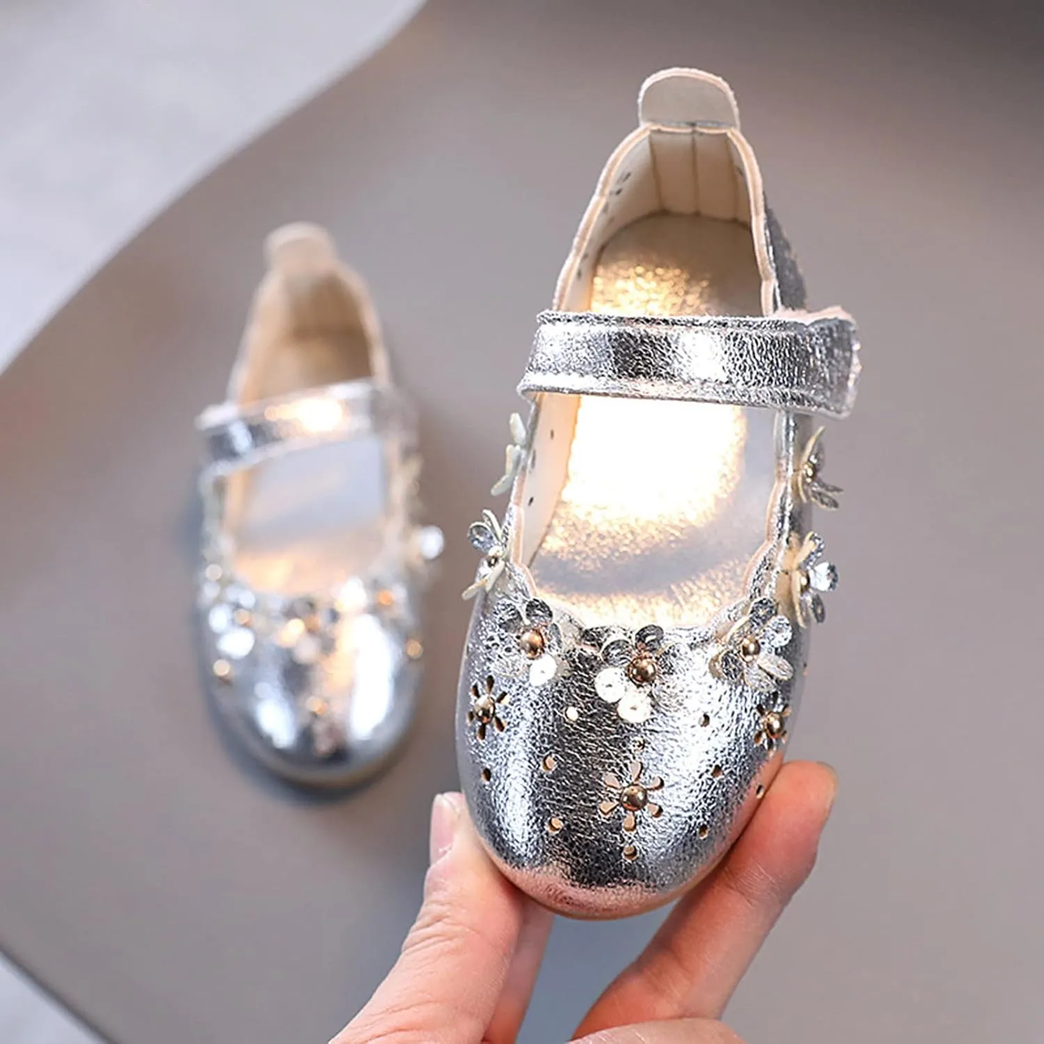 Girls Sandal Shoes Flower Shoes Hollow Flower Shoes Sandals Soft Sole Princess Sandals Sock Shoes (Silver, 15 Months)