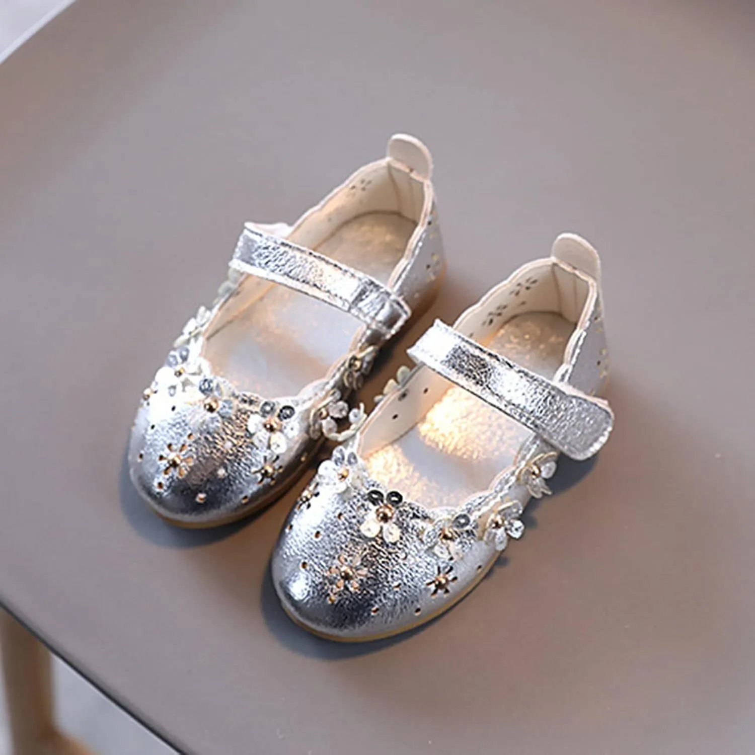 Girls Sandal Shoes Flower Shoes Hollow Flower Shoes Sandals Soft Sole Princess Sandals Sock Shoes (Silver, 15 Months)