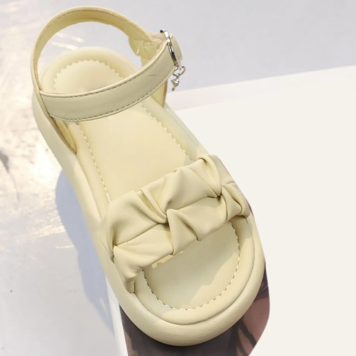 Summer New Solid Rubber Soft Sole Metal Buckle Children's Fashion Casual Flat Bottom Girls Sandals Size 3 Big Girls
